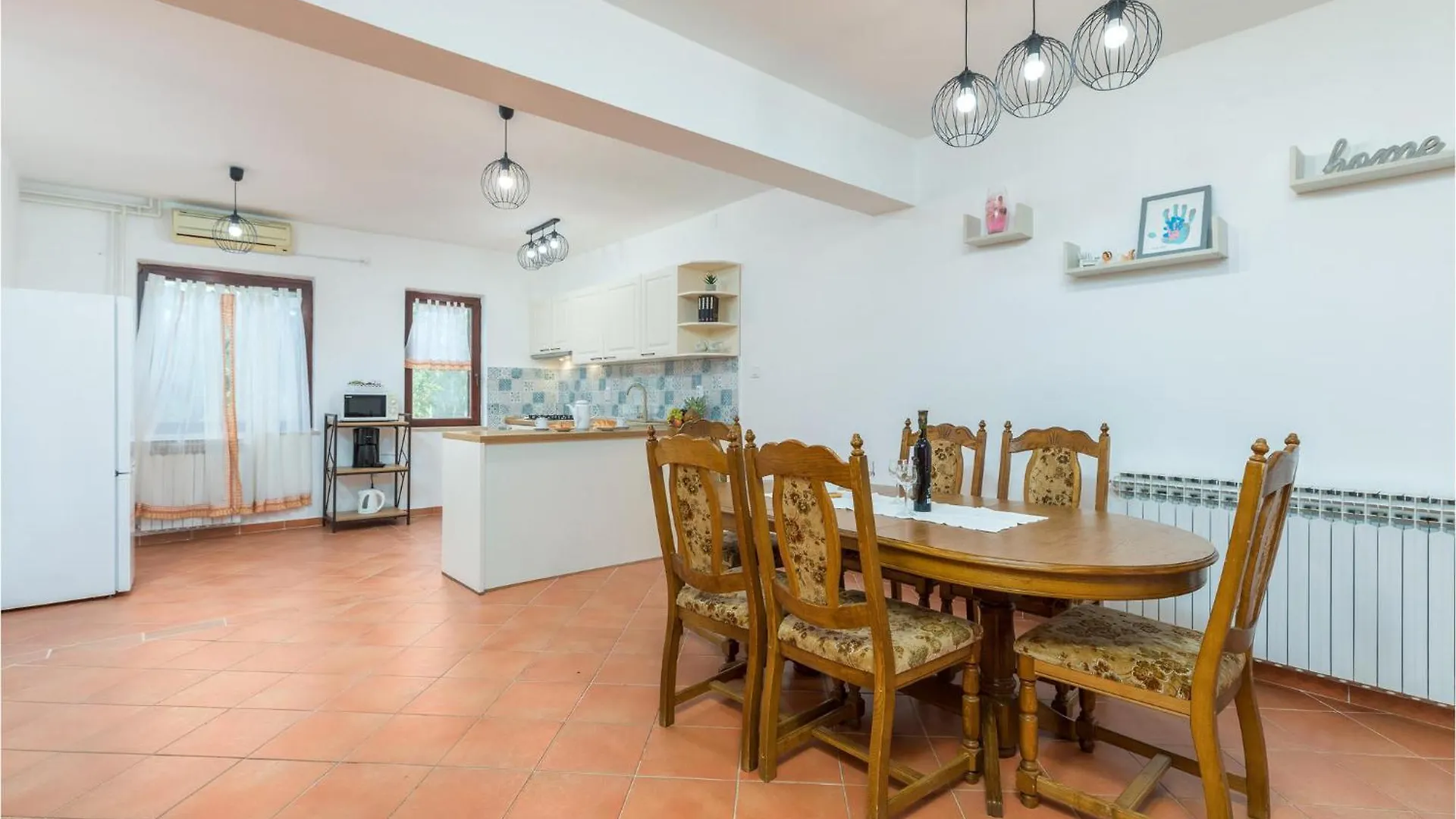 4 Bedroom Pet Friendly Apartment In Fazana